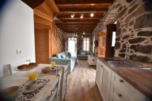 Posezení v ubytování Patriko Nisyrian Guesthouse