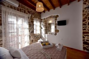 TV a/nebo společenská místnost v ubytování Patriko Nisyrian Guesthouse