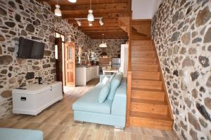 TV a/nebo společenská místnost v ubytování Patriko Nisyrian Guesthouse
