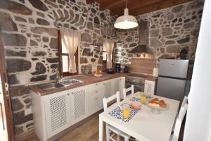 Kuchyň nebo kuchyňský kout v ubytování Patriko Nisyrian Guesthouse