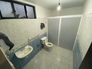 Ένα μπάνιο στο Hostal San Bernabé