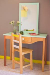 a dressing table with a chair and a mirror at Un Sueño Valle de Huajes in Oaxaca City
