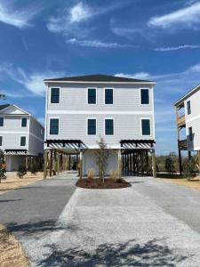 *NEW LISTING!* Surf City 3 Bed/3 Bath Townhome Beach Vacation Getaway!