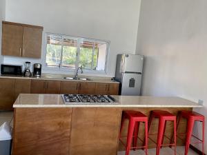 Kuchyň nebo kuchyňský kout v ubytování Herradura VIP Inn