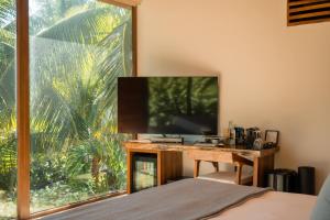 TV a/nebo společenská místnost v ubytování Tago Tulum by G Hotels
