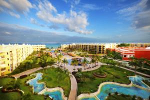 Bazén v ubytování The Royal Haciendas Resort & Spa nebo v jeho okolí