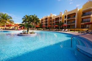 Bazén v ubytování The Royal Haciendas Resort & Spa nebo v jeho okolí