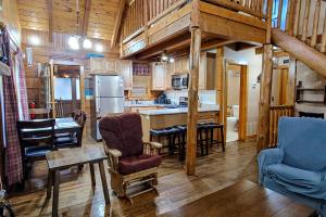 a kitchen with a table and chairs in a cabin at Smokies Retreat in Sevierville