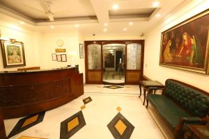 Posezení v ubytování Hotel Ambica Palace AIIMS New Delhi - Couple Friendly Local ID Accepted