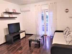 TV a/nebo společenská místnost v ubytování Apartment Viktoria - Trogir