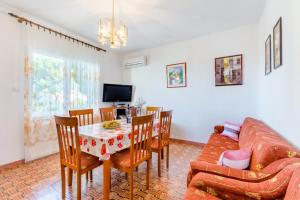 Μια τηλεόραση ή/και κέντρο ψυχαγωγίας στο Apartment Mia +60 φωτογραφίες