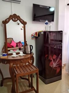 TV in/ali zabaviščno središče v nastanitvi Hotel Dolphin Hikkaduwa