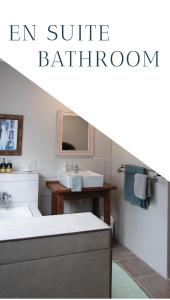 Baño en el ático con lavabo y espejo en East of East Guest Cottage, en Avondzon