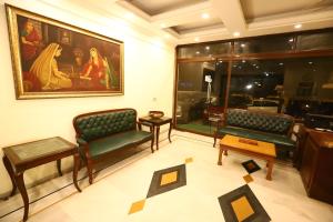 Posezení v ubytování Hotel Ambica Palace AIIMS New Delhi - Couple Friendly Local ID Accepted