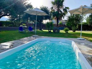Swimmingpoolen hos eller tæt på Felenia House - Summer Escape