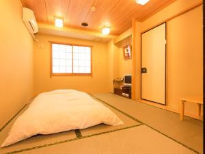 a room with a bed and a window and a door at Sakura Ryokan Asakusa Iriya in Tokyo +36 photos