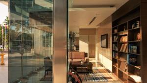 Istumisnurk majutusasutuses Trinidad Suites Johor, Trademark Collection by Wyndham