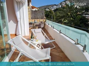 Bazén v ubytování Bella Portet by HMR Holidays nebo v jeho okolí
