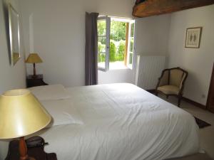 Postel nebo postele na pokoji v ubytování La Ferme de Montboulan