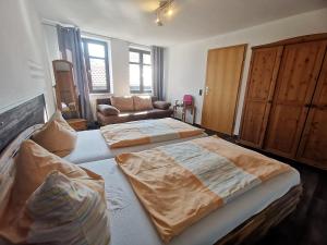 Ein Bett oder Betten in einem Zimmer der Unterkunft Ferienwohnungen Bergstrasse