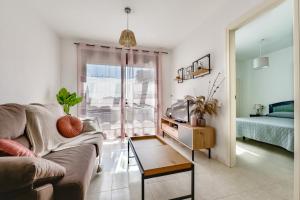 Postel nebo postele na pokoji v ubytování Apartamentos Zafiro Atico (3-12º-C)