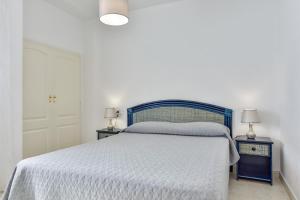 Postel nebo postele na pokoji v ubytování Apartamentos Zafiro Atico (3-12º-C)