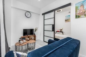 Televízia a/alebo spoločenská miestnosť v ubytovaní Morski Apartament Arciszewskiego by Noclegi Renters