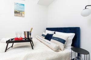 Posteľ alebo postele v izbe v ubytovaní Morski Apartament Arciszewskiego by Noclegi Renters
