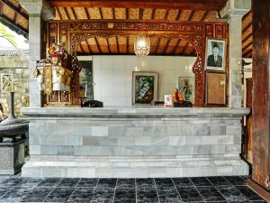 הלובי או אזור הקבלה ב-OYO 90640 Agung Kartini Villa