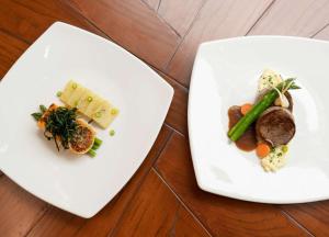 two white plates of food on a table at Hyatt Regency Villahermosa in Villahermosa