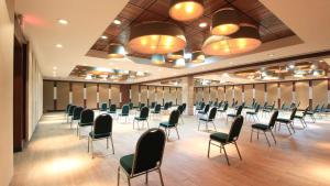 a room filled with tables and chairs and chairs at Hyatt Regency Villahermosa in Villahermosa