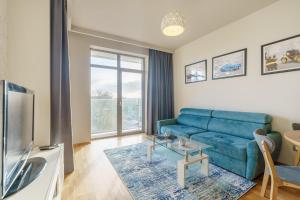 Televízia a/alebo spoločenská miestnosť v ubytovaní Apartamenty Almar Diune