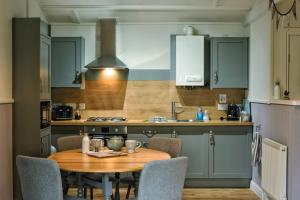 Kitchen o kitchenette sa Bramble Lodge Glamping