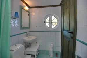 Phòng tắm tại Villa Flora Views exciting imagination, 2 Apartments