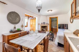 Μια τηλεόραση ή/και κέντρο ψυχαγωγίας στο Damaskino Home
