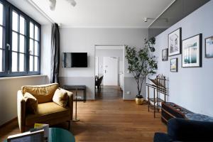 a living room with a couch and a tv at numa I Nora Apartments in Salzburg