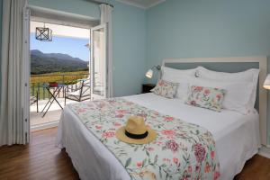 Кровать или кровати в номере Hotel Casa Palmela - Small Luxury Hotels of The World, Hotel & Villas +37 фотографий