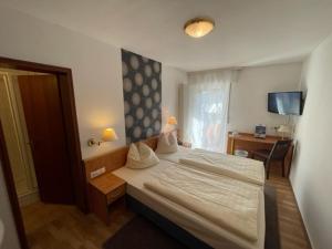 Postel nebo postele na pokoji v ubytování Hotel Ebnet