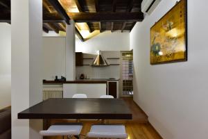 a dining room and kitchen with a table and chairs at Elite Rome apartments 2 in Rome