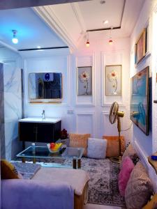 Χώρος καθιστικού στο Golden Aurora Lodge