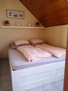 Posteľ alebo postele v izbe v ubytovaní Szigeti Apartmanház