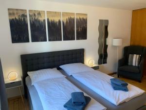
Ein Bett oder Betten in einem Zimmer der Unterkunft Landhotel Rückerhof
