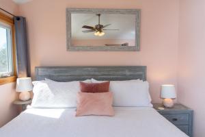 Ein Bett oder Betten in einem Zimmer der Unterkunft The Inn on Pamlico Sound
