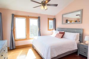 Ein Bett oder Betten in einem Zimmer der Unterkunft The Inn on Pamlico Sound
