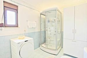 A bathroom at Acharavi Beach Villa by PosarelliVillas