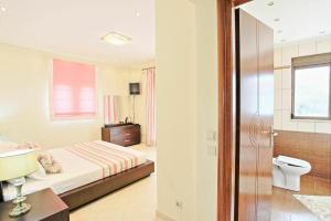 A bathroom at Acharavi Beach Villa by PosarelliVillas