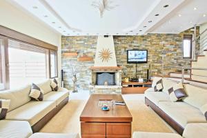 A television and/or entertainment centre at Acharavi Beach Villa by PosarelliVillas
