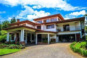 a large house with a driveway in front of it at Villa Ilusion in San Jerónimo