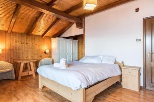 Postel nebo postele na pokoji v ubytování The Lodge Monte Bondone