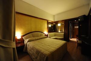 Postel nebo postele na pokoji v ubytování Hotel City Legnano